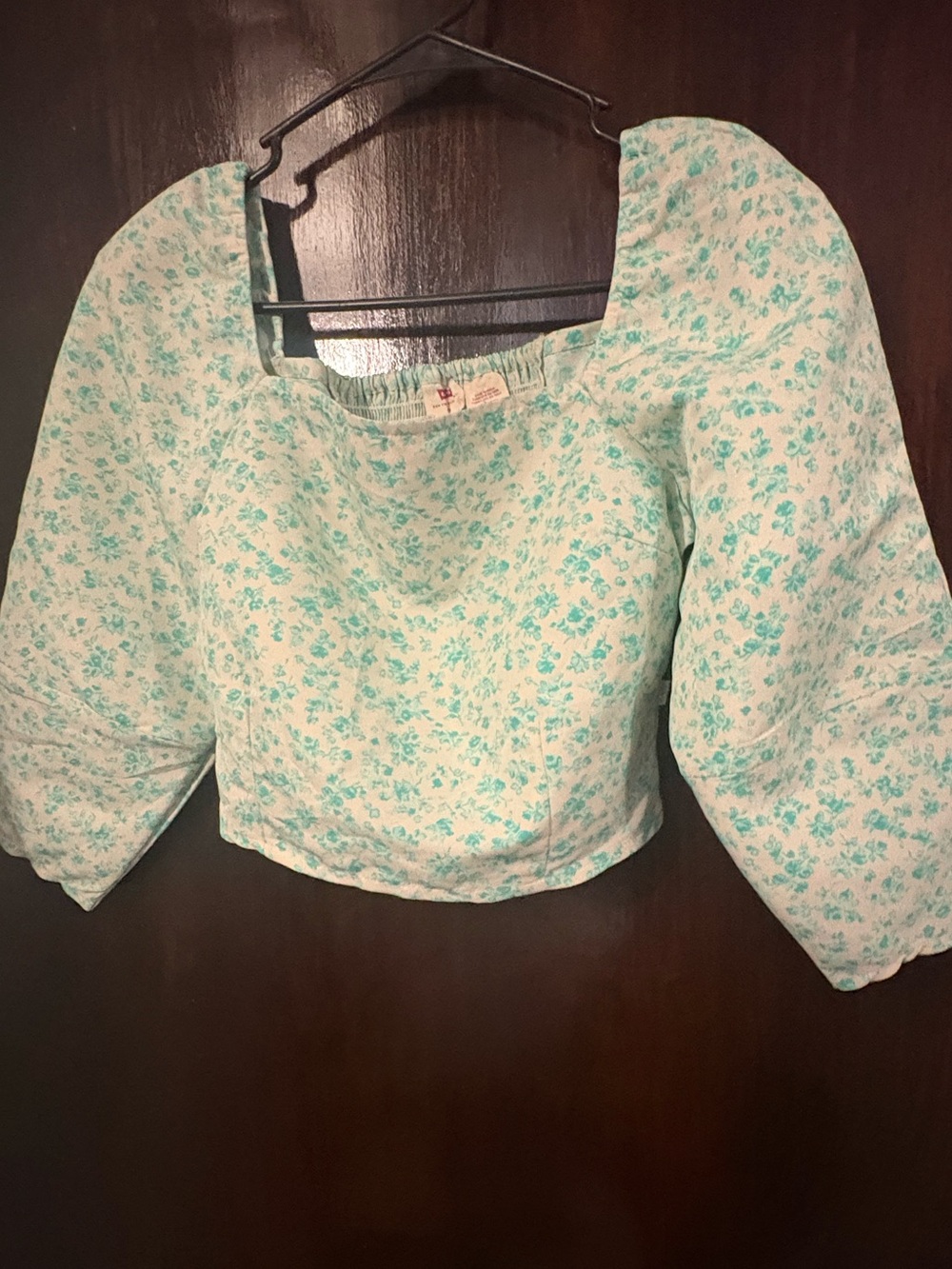 Bundle 3 for $15. Levi's Mint Green Floral Puff-Sleeve Crop Top. Size XS.